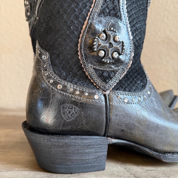Ariat Desperado Western Boots snip toe antiqued conchos and studs Women’s 8.5 - Picture 3 of 16